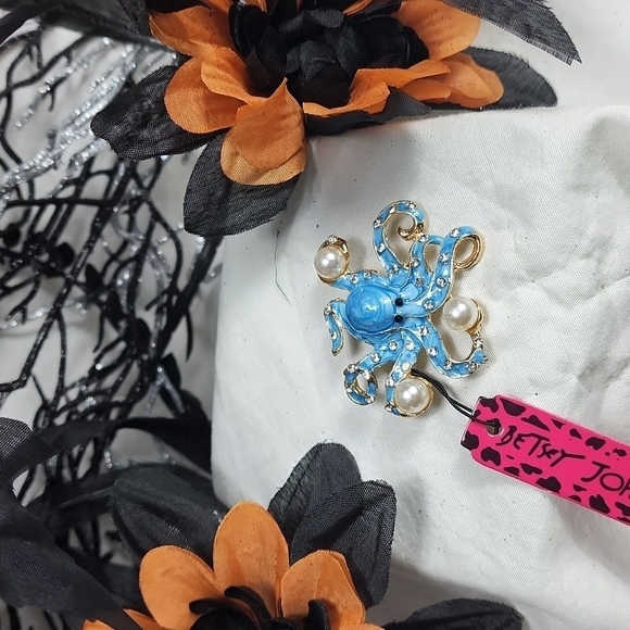 BETSEY JOHNSON OCTOPUS BROOCH - Picture 2 of 3